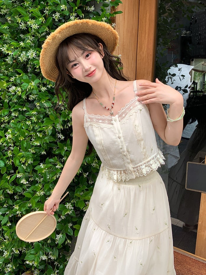 Kei Buttons ベージュ フローラル刺繍 レーストリム フローラル モリ キャミトップ