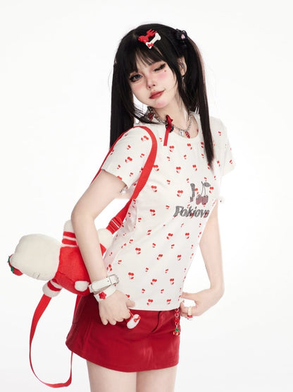 ホワイト オールオーバー チェリープリント ラインストーン レター Tシャツ