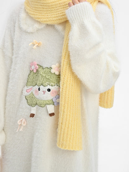 Süßes weißes Strickkleid mit Peter-Pan-Kragen und Lamm-Applikation