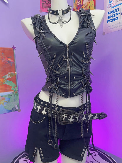 ブラックの留め具とスタッドで飾られたジッパークロスチャームスケルトンY2K