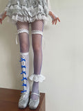 Besatzsocken/Strümpfe aus Tüll mit floralem Cut-out und Schleife und gemusterter Strumpfhose/Weiße Spitze unter dem Knie, blaues Netz