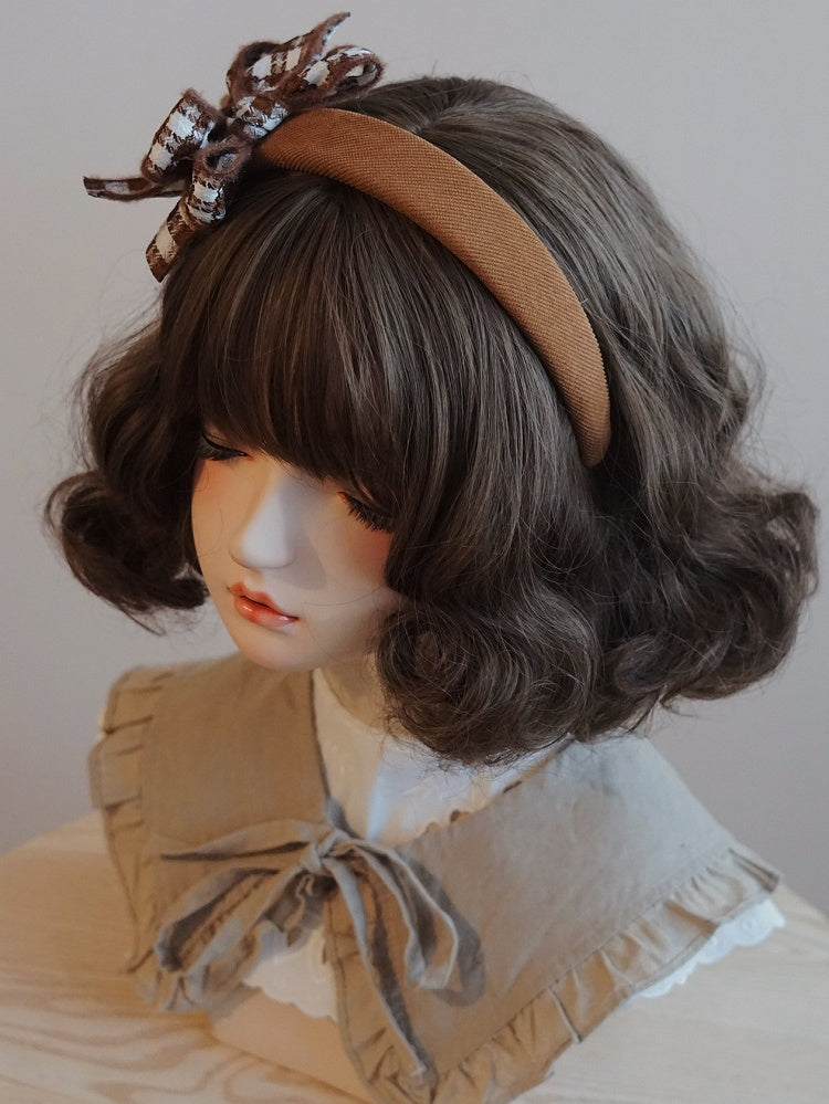 装飾された茶色のパターンのチェック柄KC蝶結び