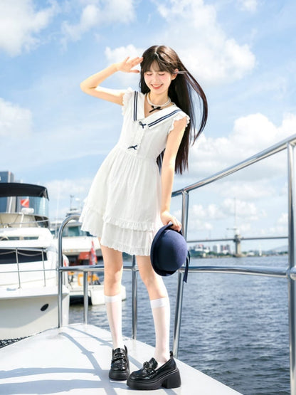 Ärmelloses Kleid mit Stufenrock und Kontrastweiß, Matrosenkragen, Flatterärmel, Blau