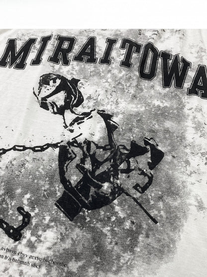 非対称プリントトップス、ネックライン、長袖、ホワイトデザイン