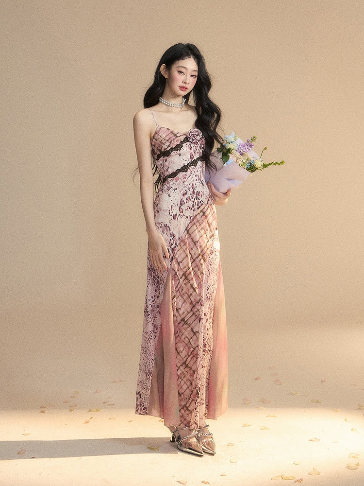 Glamorous – Trägerkleid mit Spitzen-Blumenmuster und rosa Leopardenbesatz