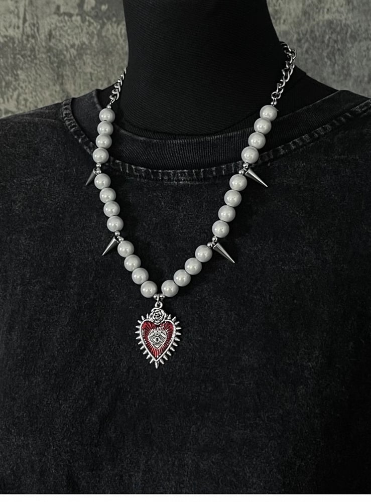 Red Heart-shaped Pendant Studded Beaded Necklace