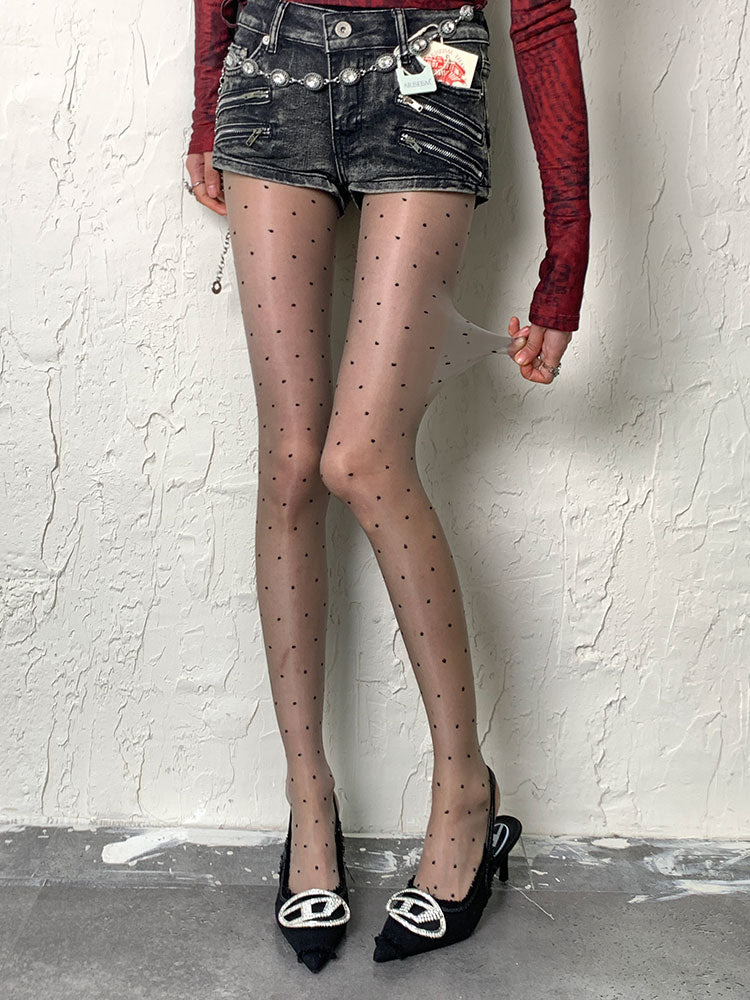 グレーの水玉模様タイツ