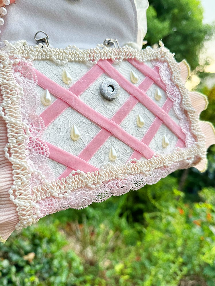 ライトピンクのリボンがアクセントのストロベリーチャームが可愛いロリータバッグ
