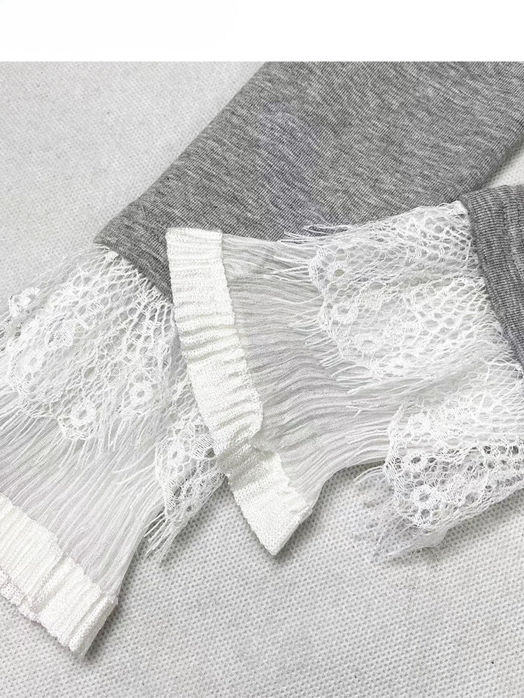 Weißes bedrucktes Spitzenbündchen-Top in Grau