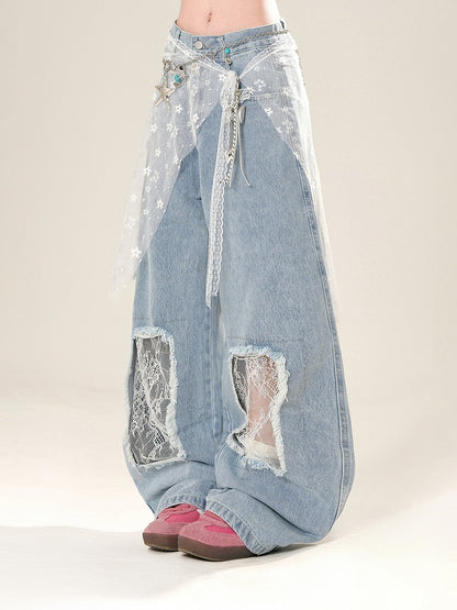 レースウエストアクセサリーパッチ付きブルーローワイドレッグジーンズ（ウエストダメージ加工穴付き）