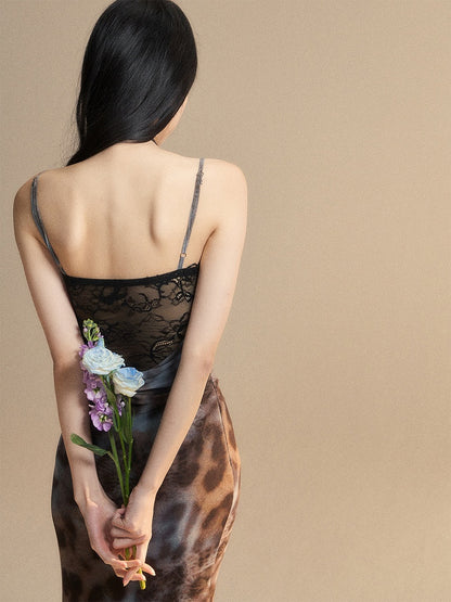 Glamorous Rückendetail Spitze Raffdetails Slip Dress Grau Leopard Cutout Patches