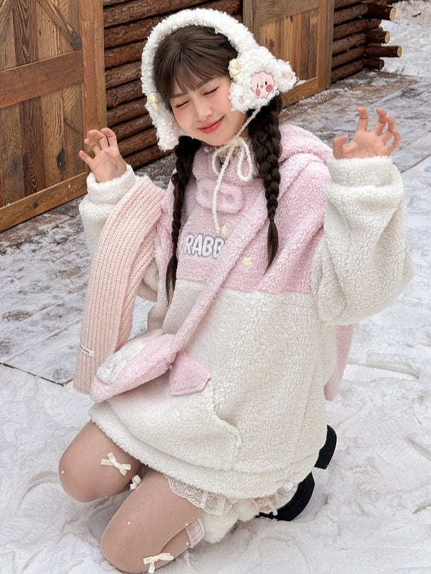 白いかわいいラムフリースのイヤーマフ