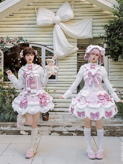 Pom-Poms Pink mit Lolita-Overall-Besatz, gewelltes süßes Kleid, weißer Schleifenrand und