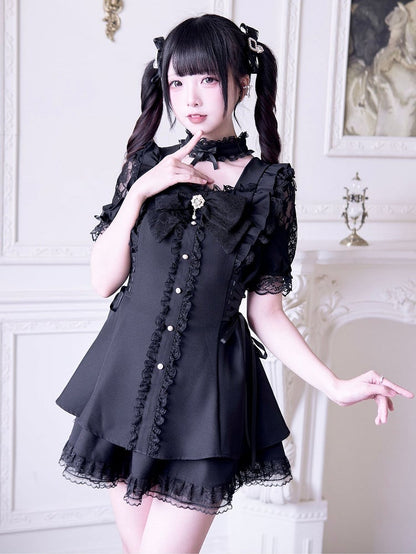 Schwarzes Jirai Kei-Set: Minikleid mit ausgeschnittenen Schultern, seitlichen Schnürdetails und Rock