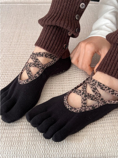 Print Socks Criss-Cross Yoga Black Coffee Leopard / Five-Toe