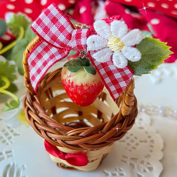 ペンダントの詳細 花柄のイチゴで飾られたネックレス 赤い蝶結びのバスケットとビーズ