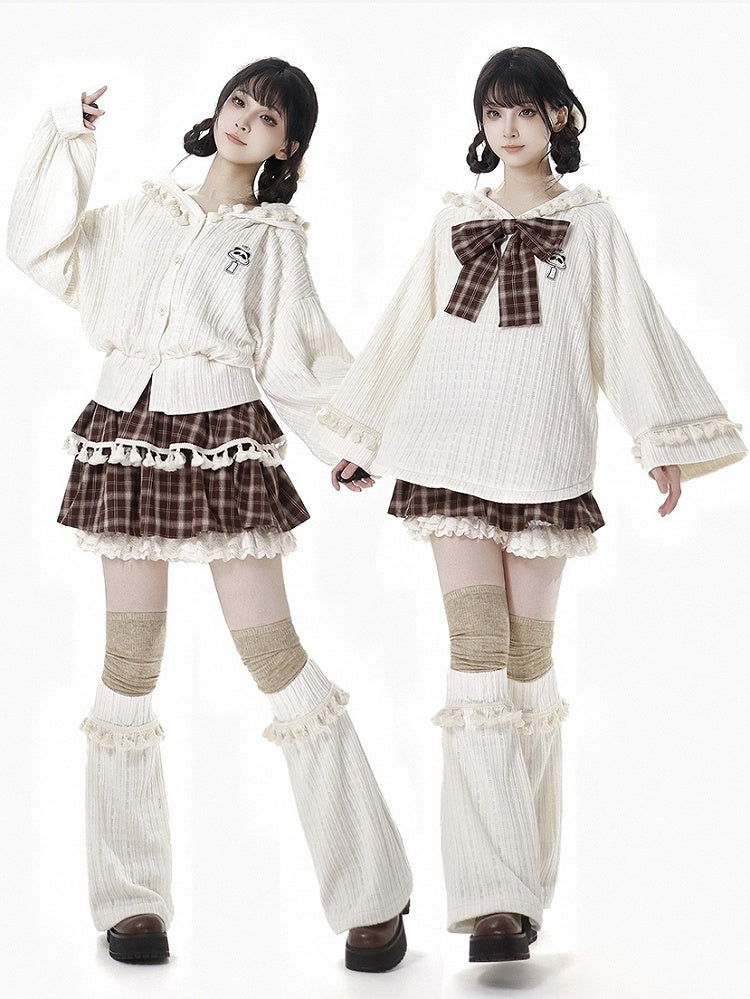 ブラウンのチェック柄ティアードスコート、フリル袖口、フリンジトリム