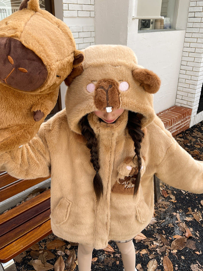 Niedlicher Capybara-verzierter brauner Plüsch-Kapuzenpullover