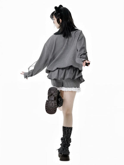 チェック柄の伸縮性ウエスト、フリルレーストリムのスコートとホワイトブラック