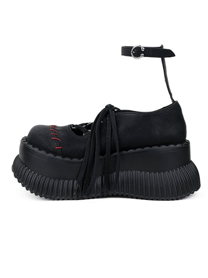 Kontrastverschluss mit Schnürnaht - Crisscross Red Janes Black Platform Mary