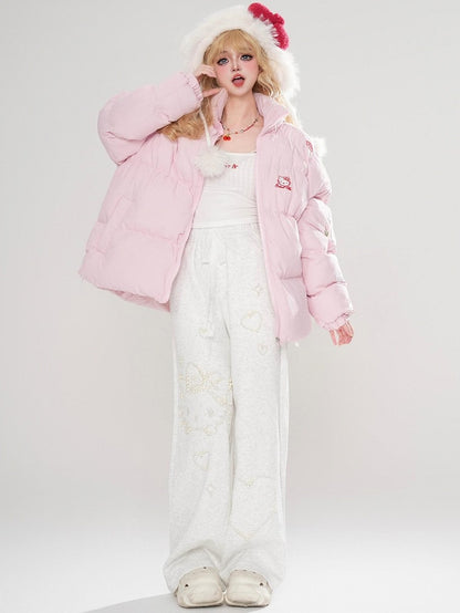 ホワイト/ピンクのキティ刺繍ハイネックパファージャケット