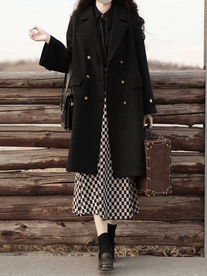 Schwarzer zweireihiger Wollmantel mit Reverskragen