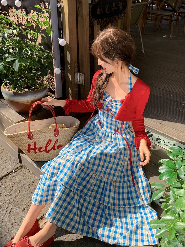 Blaues Allover-Neckholder-Kleid mit Blumendruck und kariertem Halsausschnitt, süß