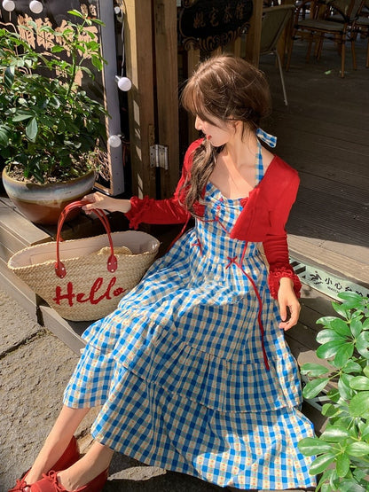 Blaues Allover-Neckholder-Kleid mit Blumendruck und kariertem Halsausschnitt, süß