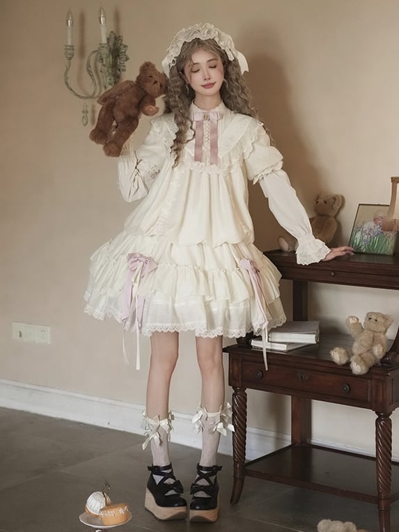 Beiges Lolita-Kleid mit kurzen, weiten Ärmeln und Kordelzug und Rosettendetails