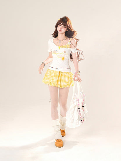 フェイクツーピースTシャツ アシンメトリーネックライン 花柄アクセント ホワイト/ブラック