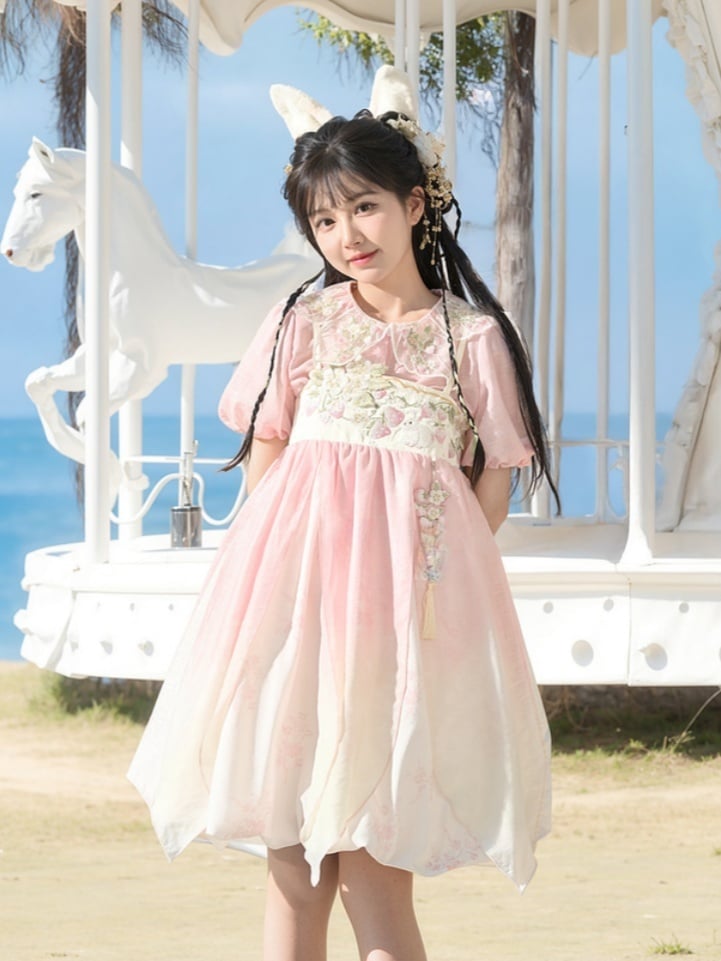 Ombre Style Spaghettiträgerkleid Empire Rosa Taille Erdbeerstickerei Cheongsam