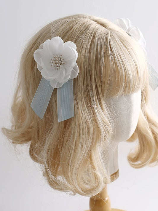 A Pair Fresh White Flower-Designed Lovely Hairclips of