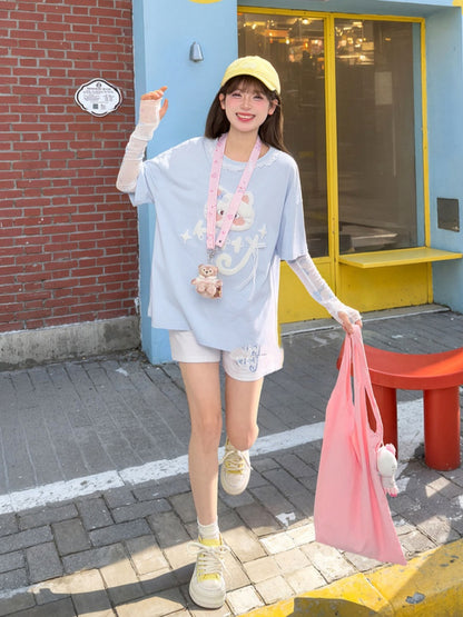 Weiße Freizeitshorts mit elastischer Taille und Kätzchen-Applikation