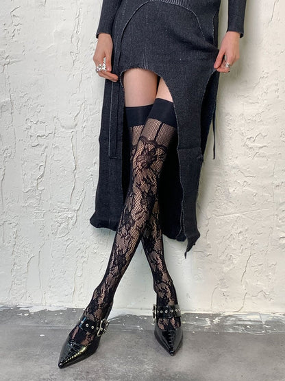 黒の透かし彫り花柄オーバーニーストッキング