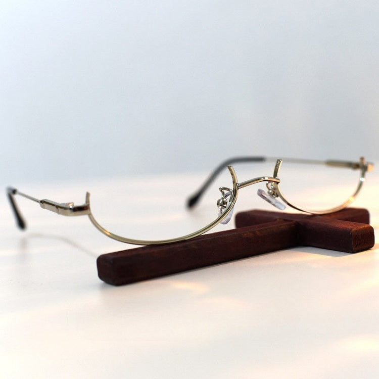 シルバーフレームのサイバーパンク眼鏡