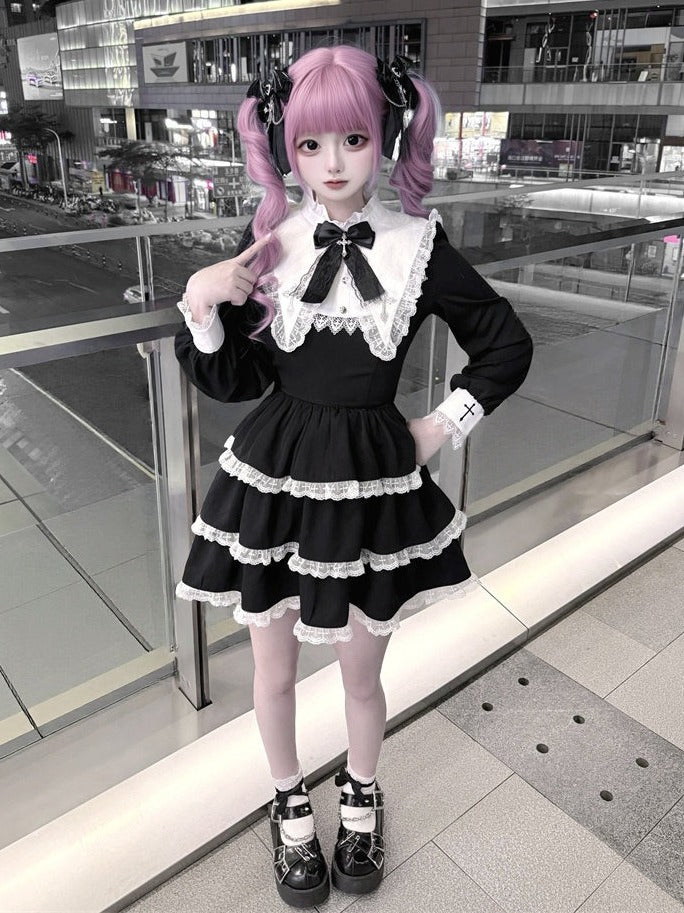 Jirai-kei Tiered Long Sleeve Dress with Pointed Collar, Lace & Bows, Black White - Puppet Bombs