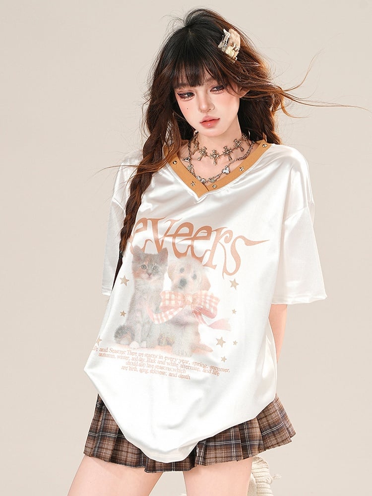 T-Shirt mit V-Ausschnitt und Print und Buchstaben, Katzenwelpe, Rosa/Beige
