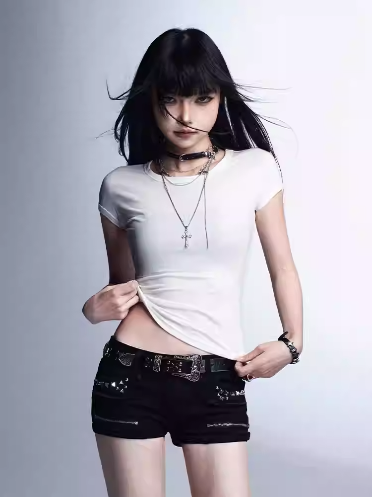 ディテール付きショートパンツ ブラック ローウエスト スタッズ グラマラスジッパー