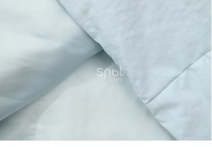 ブルーのキュートなラムアップリケの蝶結びディテールフード付きダウンコートロングバージョン