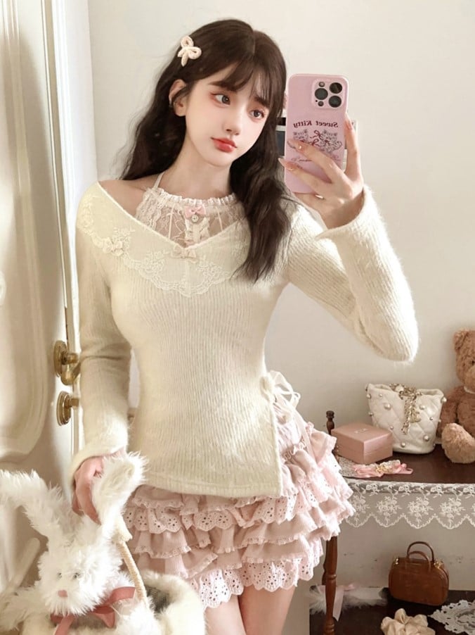 Pullover mit Schleifenakzenten und verspieltem Banddetail, weißer Strick mit Spitzenbesatz und V-Ausschnitt