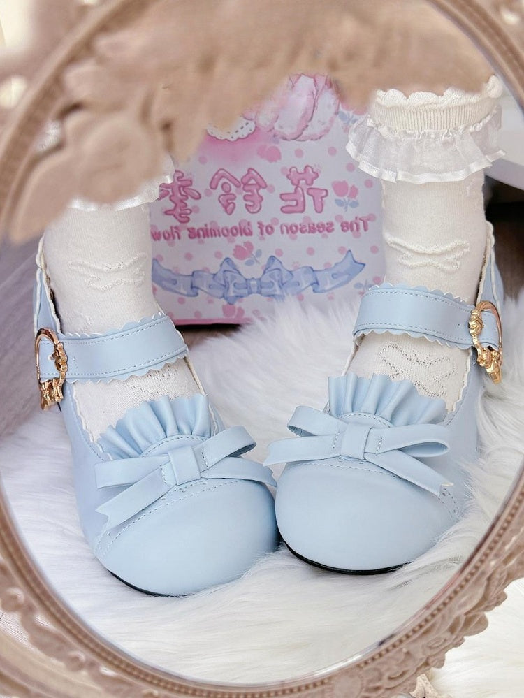 Schleifenakzent - Mary Janes mit blauem Mittelabsatz aus PU