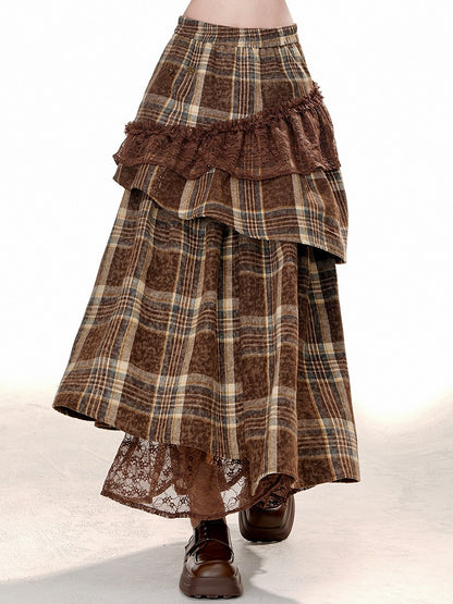 Brauner karierter Patchwork-Rock aus Spitze mit geraffter Taille