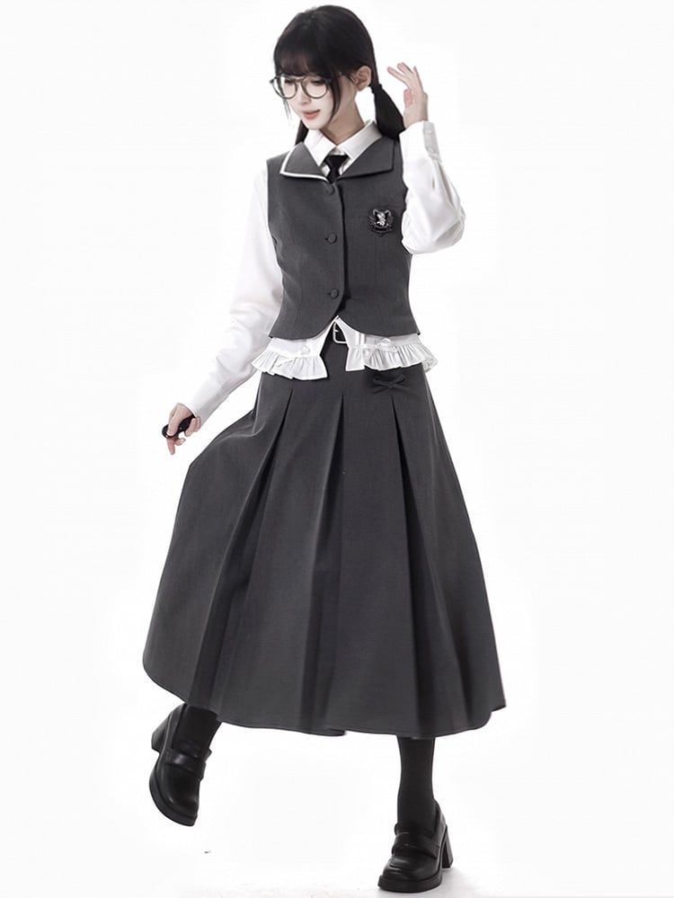 Dunkelgrauer langer Rock mit Spitzenbesatz und Kellerfalten und Schnallengürtel