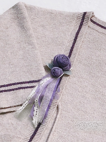 Brosche mit Blumendetails, Lila