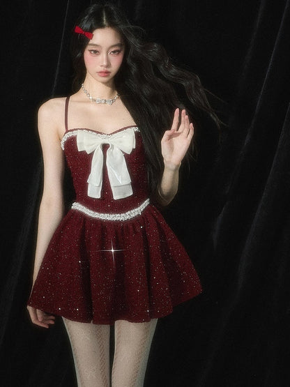 Weihnachtsrotes Tweed-Unterkleid mit Schleife und Perlendetails