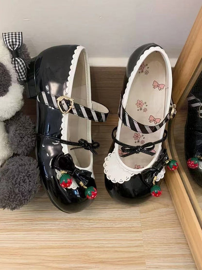 Lolita Janes with Scalloped Hem Low-heel Sweet Strawberry Black Mary Snap