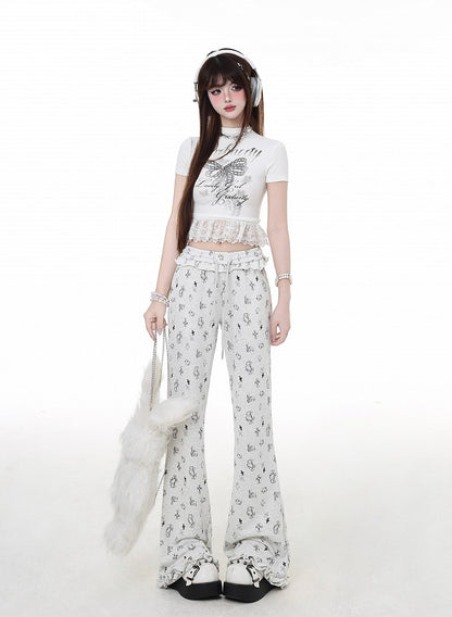 グレーのカフス、ローウエスト、キティとクロスプリント、軽やかで華やかなフリルフレアパンツ