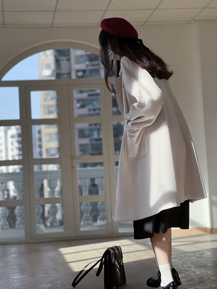 Zweireihiger Reverskragen mit langem Wollmantel in Weiß