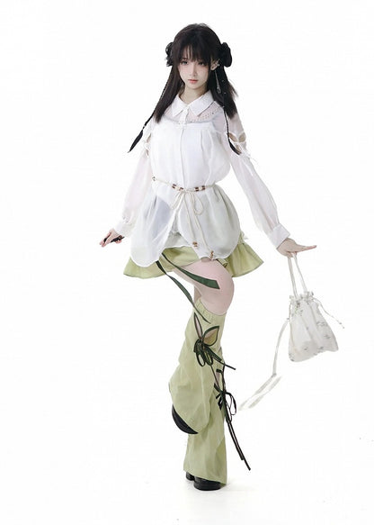 グリーンのチャイナドレス、ティアードスカート、ウエストベルト付き、伸縮性のあるウエストスタイル