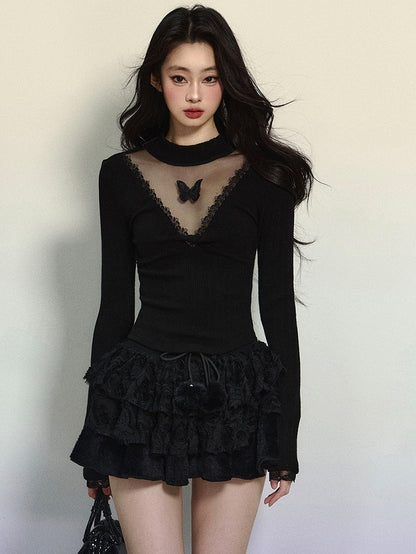 Schwarzes, langärmliges Top mit Illusionsausschnitt und Schmetterlingsakzenten